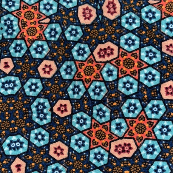 LulaRoe Outfit, XS Randy baseball sleeve top & your choice of 1 size leggings - Picture 3 of 8